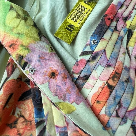 Gianni Bini floral Erynn Romper foam bouquet v neck waist tie size large - Picture 10 of 16